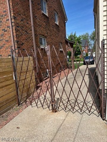 16613 Laverne Avenue, Cleveland, OH 44135