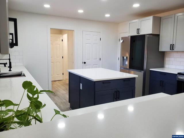 1088 38th Av, Sweet Home, OR 97386