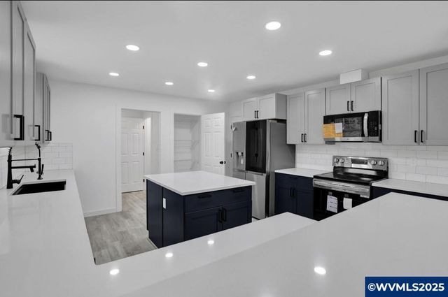 1088 38th Av, Sweet Home, OR 97386