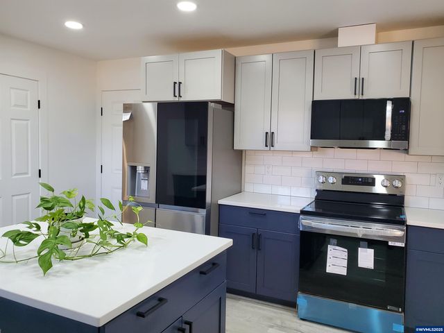 1088 38th Av, Sweet Home, OR 97386