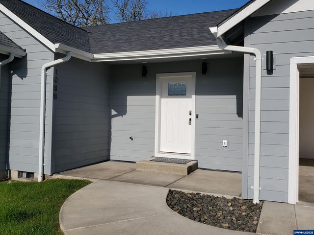 1088 38th Av, Sweet Home, OR 97386