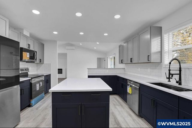 1088 38th Av, Sweet Home, OR 97386