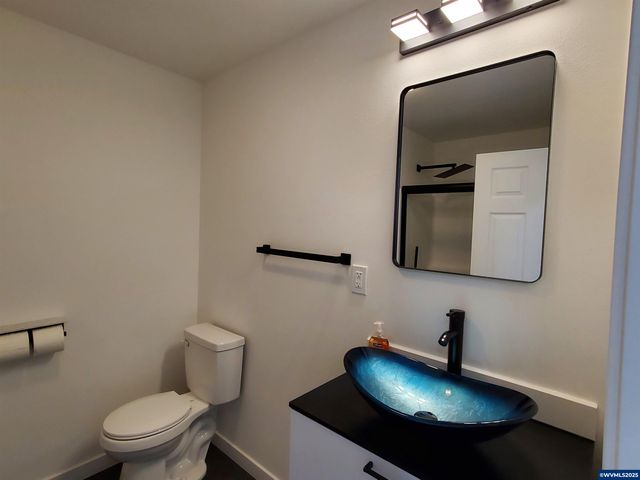 1088 38th Av, Sweet Home, OR 97386