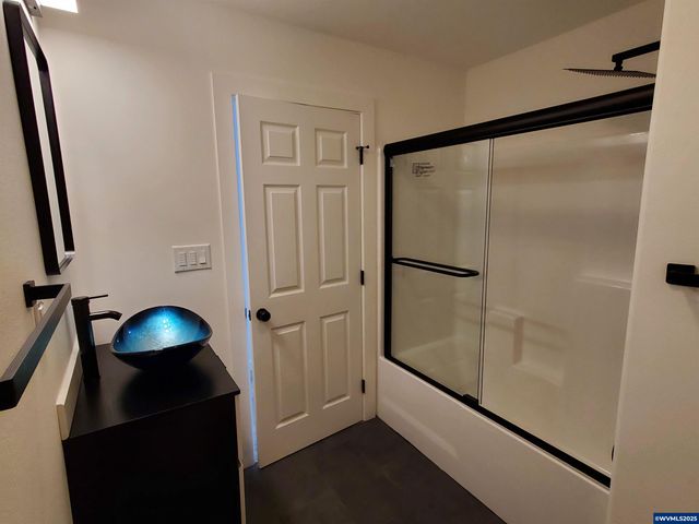 1088 38th Av, Sweet Home, OR 97386