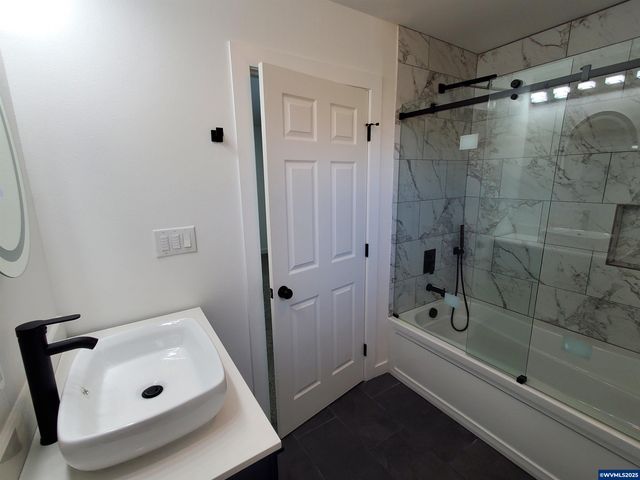 1088 38th Av, Sweet Home, OR 97386