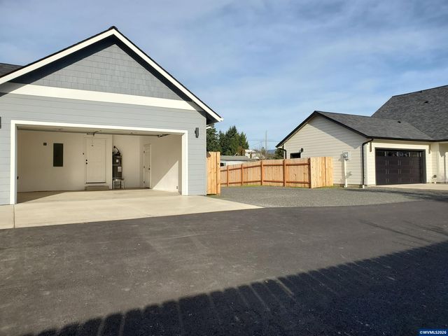 1088 38th Av, Sweet Home, OR 97386