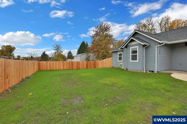 1088 38th Av, Sweet Home, OR 97386