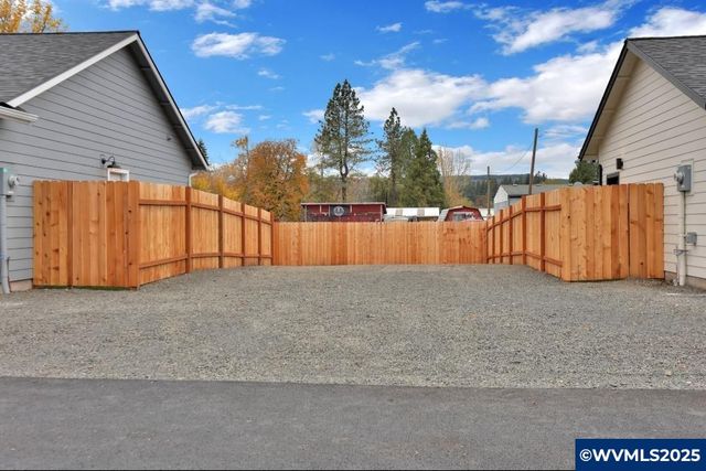 1088 38th Av, Sweet Home, OR 97386