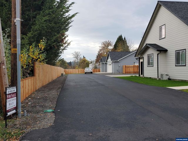 1088 38th Av, Sweet Home, OR 97386