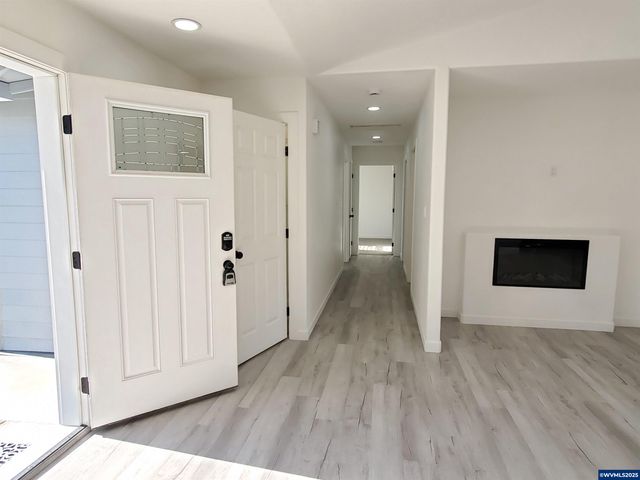 1088 38th Av, Sweet Home, OR 97386