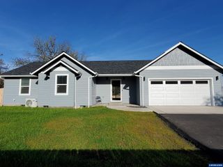 1088 38th Av, Sweet Home, OR 97386