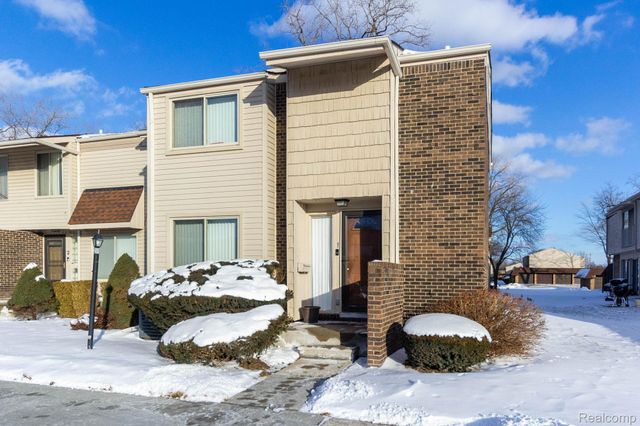1 Fredericksburg Towne Street 1, Southfield, MI 48075
