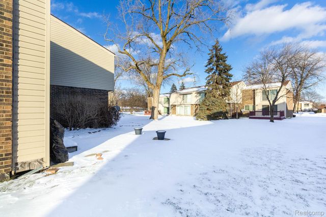 1 Fredericksburg Towne Street 1, Southfield, MI 48075