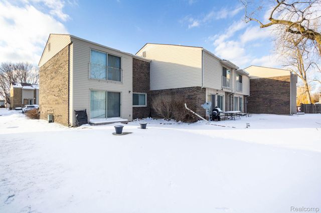 1 Fredericksburg Towne Street 1, Southfield, MI 48075