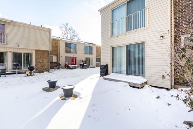 1 Fredericksburg Towne Street 1, Southfield, MI 48075