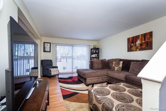1 Fredericksburg Towne Street 1, Southfield, MI 48075