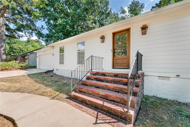 1819 E Viewpoint Drive, Fayetteville, AR 72701