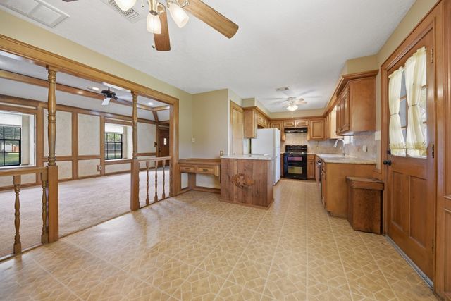 813 Gibbs Street, Navasota, TX 77868