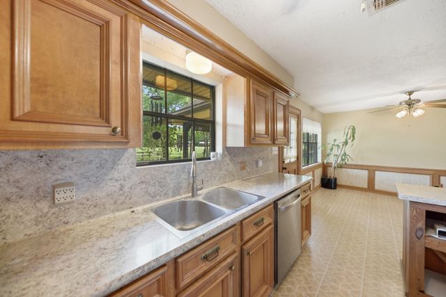 813 Gibbs Street, Navasota, TX 77868