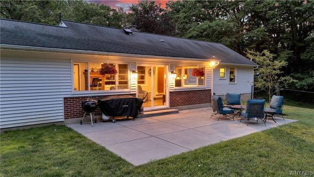 150 Girdle Road, Aurora, NY 14052
