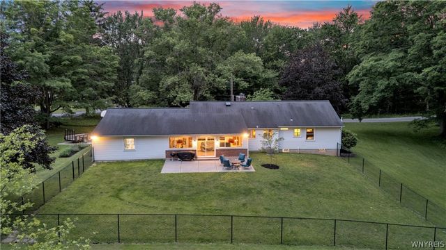 150 Girdle Road, Aurora, NY 14052