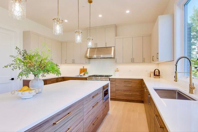 1839 Shelley Court, Highland Park, IL 60035