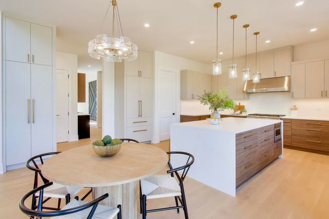 1839 Shelley Court, Highland Park, IL 60035