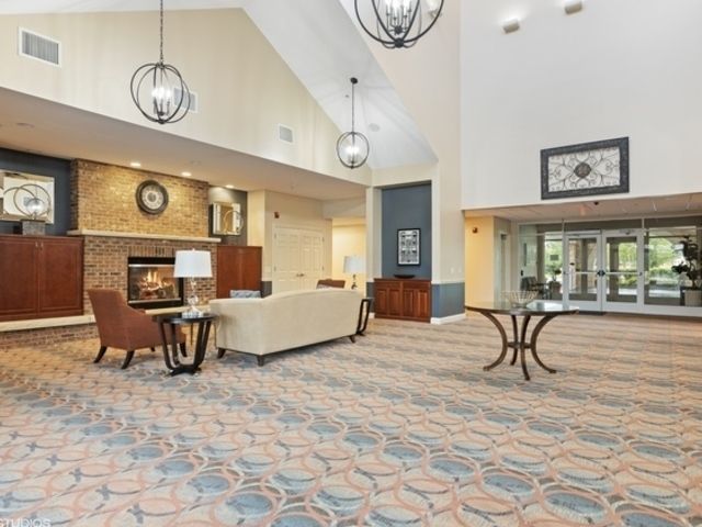 2703 Northmoor Drive, Naperville, IL 60564