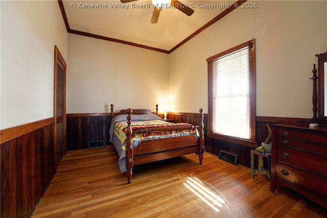 104 Costello Street, Charleston, WV 25302