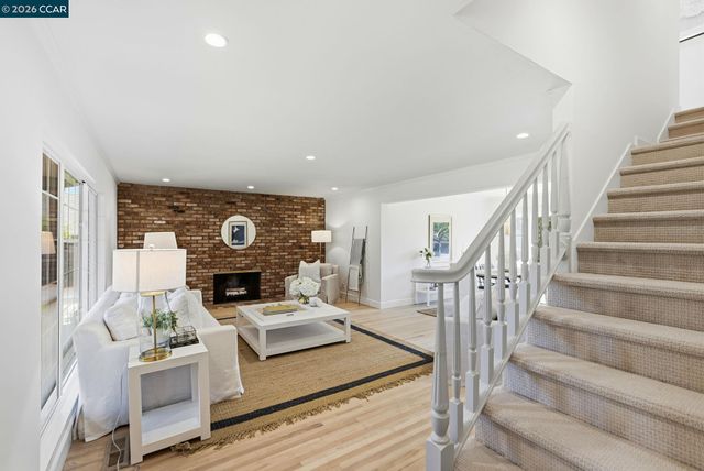 77 Gaywood Pl, Moraga, CA 94556