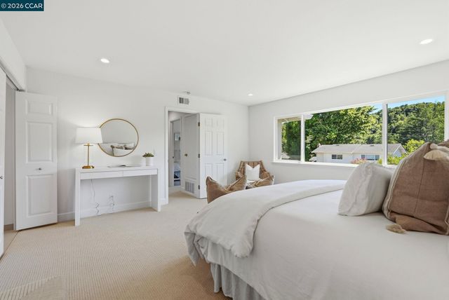 77 Gaywood Pl, Moraga, CA 94556