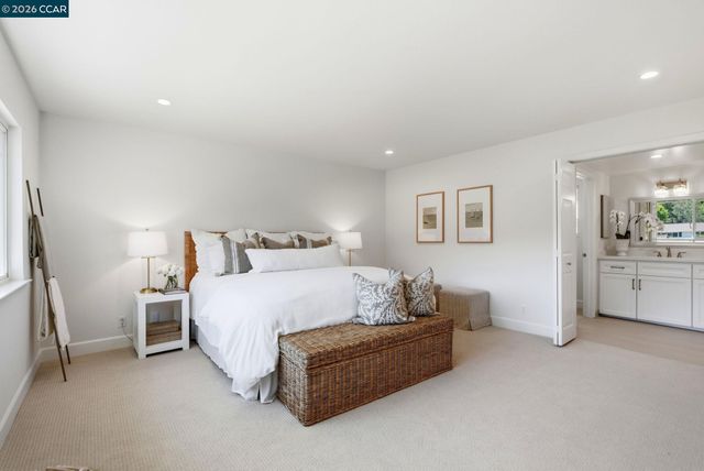 77 Gaywood Pl, Moraga, CA 94556