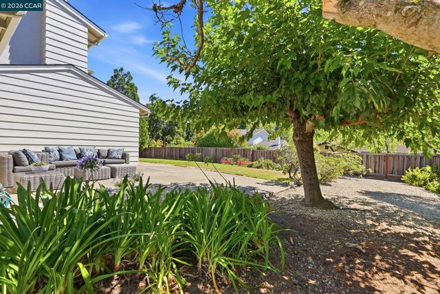 77 Gaywood Pl, Moraga, CA 94556