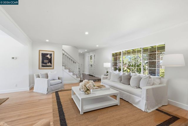 77 Gaywood Pl, Moraga, CA 94556