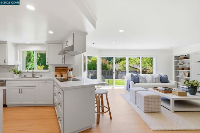 77 Gaywood Pl, Moraga, CA 94556