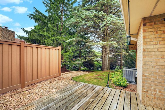 7055 Robinwood Trail, Woodbury, MN 55125