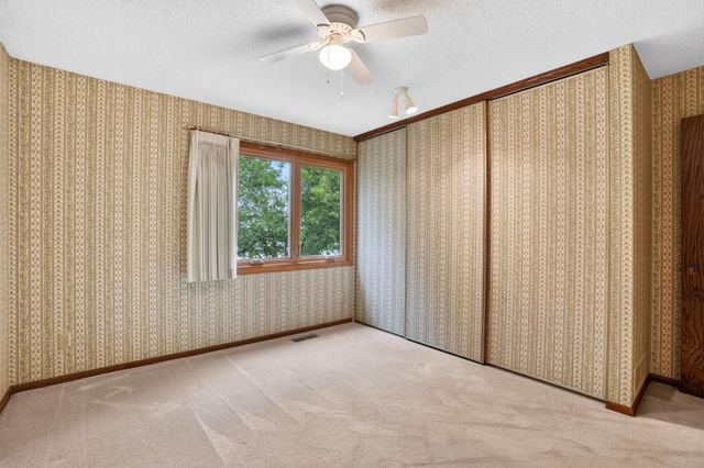 7055 Robinwood Trail, Woodbury, MN 55125