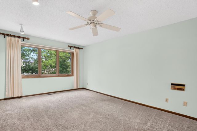 7055 Robinwood Trail, Woodbury, MN 55125