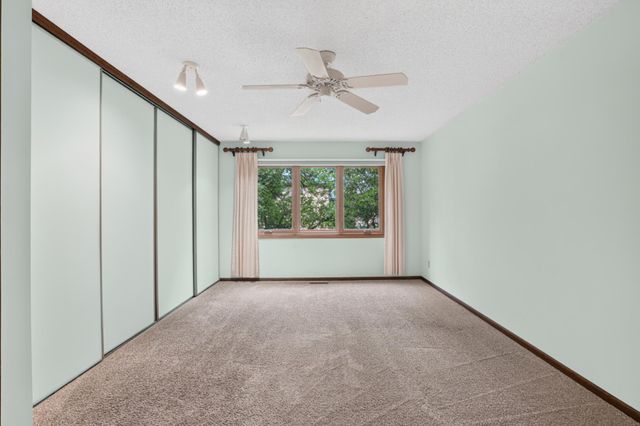 7055 Robinwood Trail, Woodbury, MN 55125