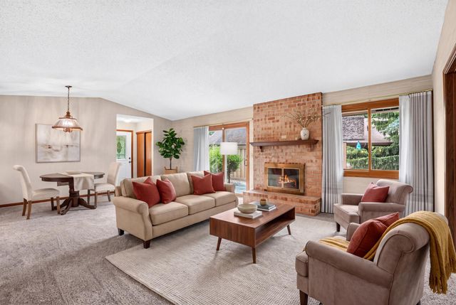 7055 Robinwood Trail, Woodbury, MN 55125