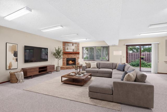 7055 Robinwood Trail, Woodbury, MN 55125