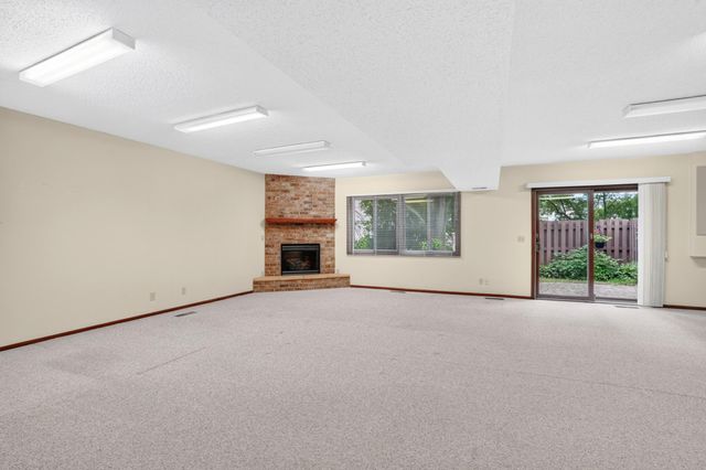 7055 Robinwood Trail, Woodbury, MN 55125