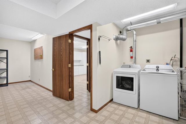 7055 Robinwood Trail, Woodbury, MN 55125
