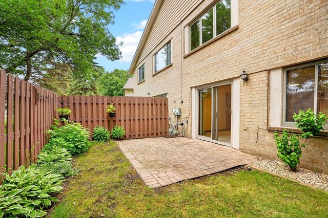 7055 Robinwood Trail, Woodbury, MN 55125