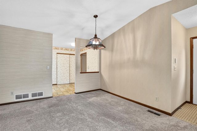 7055 Robinwood Trail, Woodbury, MN 55125