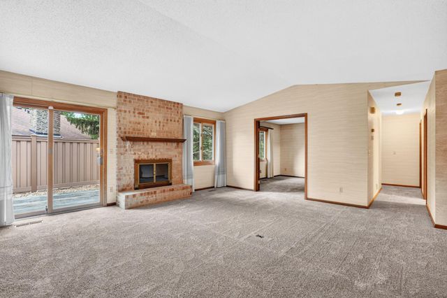 7055 Robinwood Trail, Woodbury, MN 55125