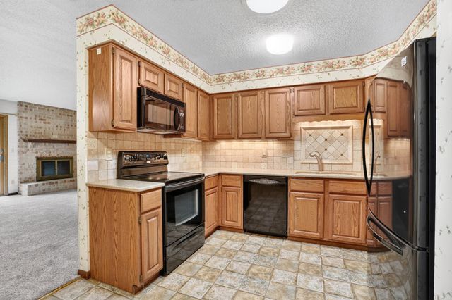 7055 Robinwood Trail, Woodbury, MN 55125