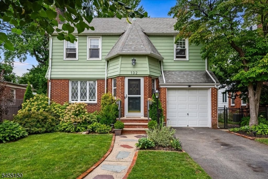132 Lindbergh Blvd, Bloomfield Twp., NJ 07003