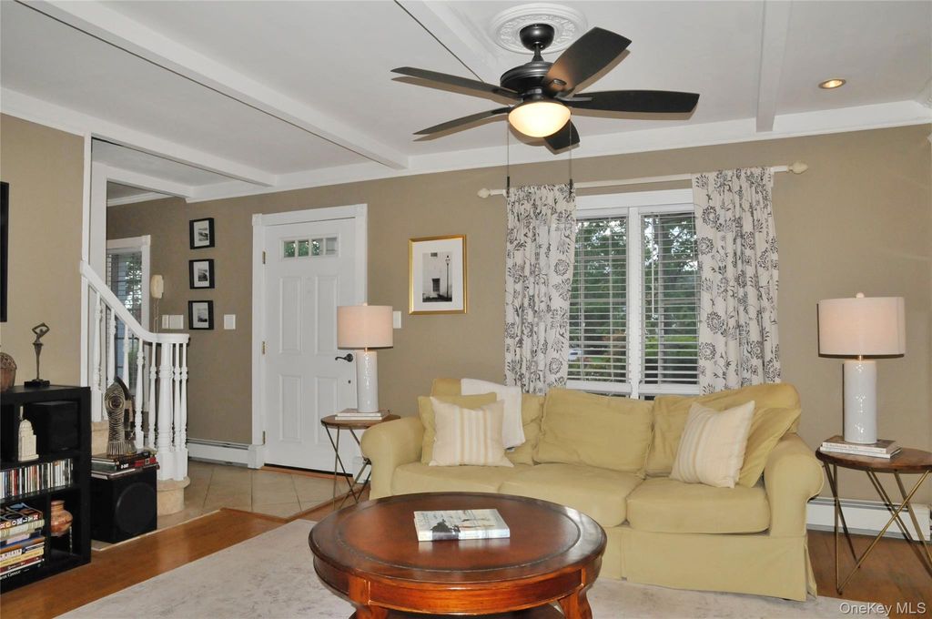 162 Swan Lane, Levittown, NY 11756 — photo 4