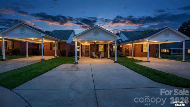 19940 Oak Leaf Circle, Cornelius, NC 28031